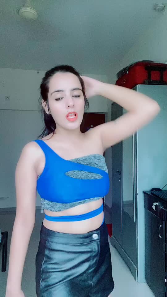 @Jhanvi