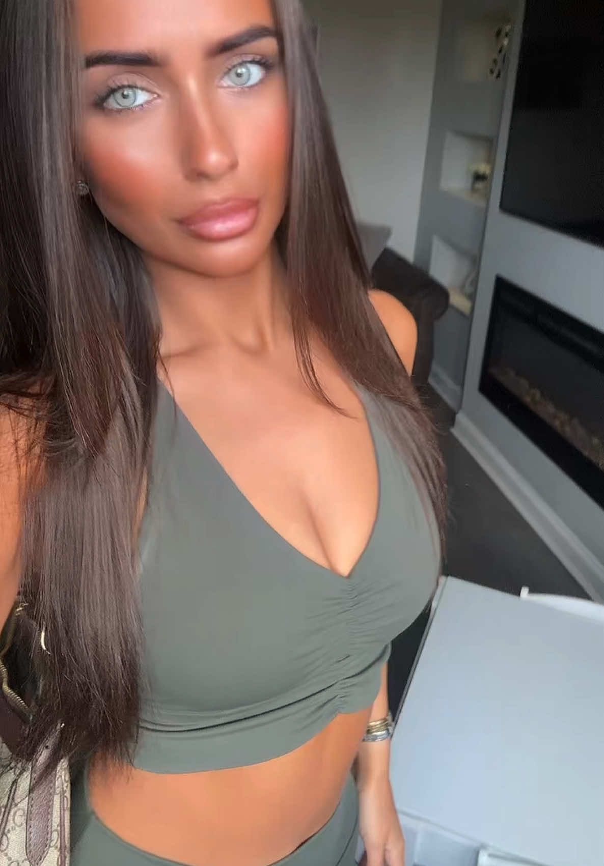 @C L