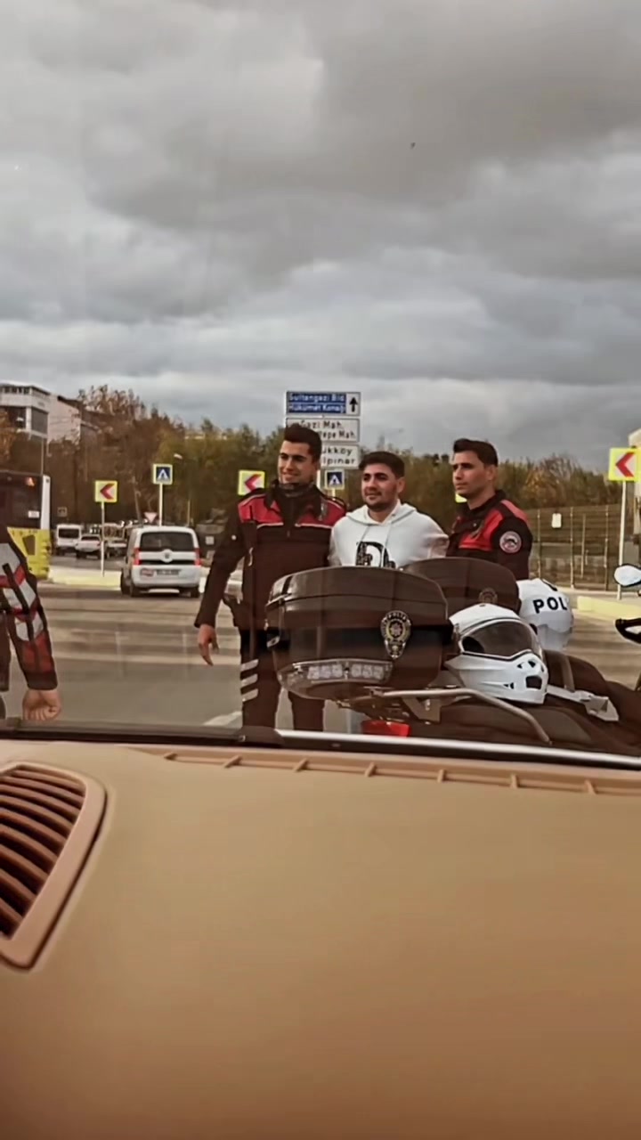 @BURAK AKY&Uuml;Z
