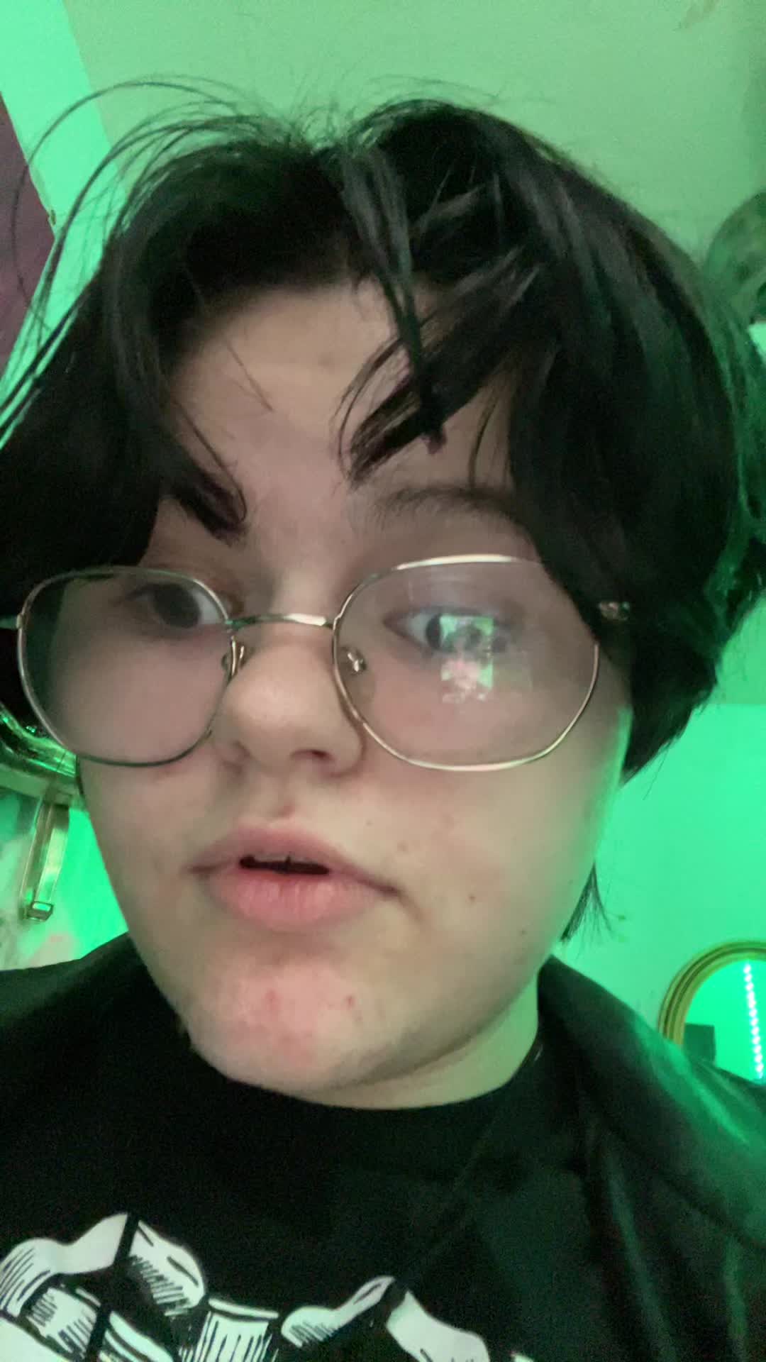 @Dakota 🤭🏳️&zwj;⚧️