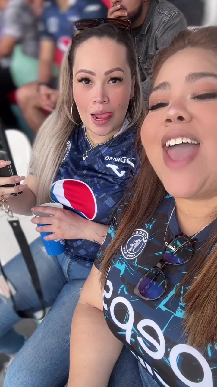 @Mayra Lucía🇭🇳