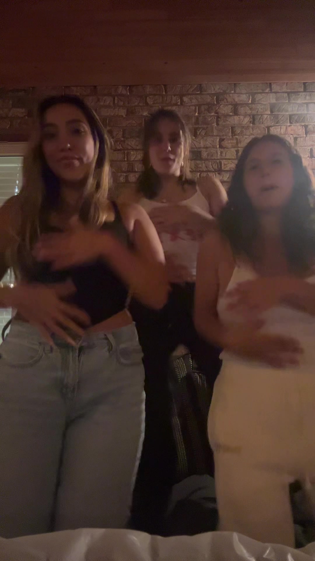 @bella