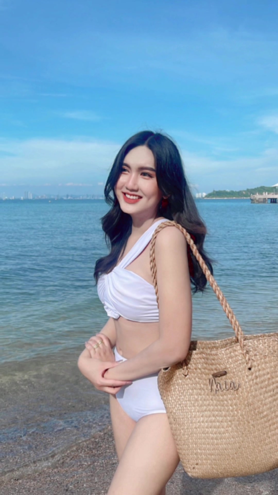 @เพียงฟ้า อัศวรังสิกุล