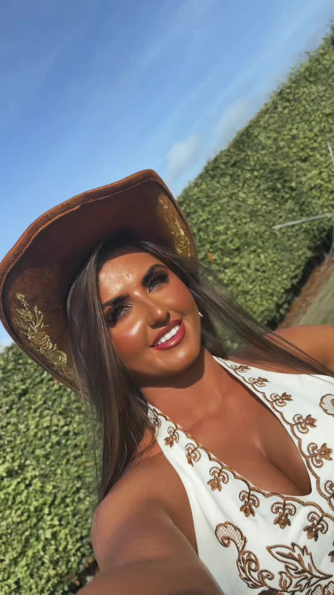 @caitlin02x