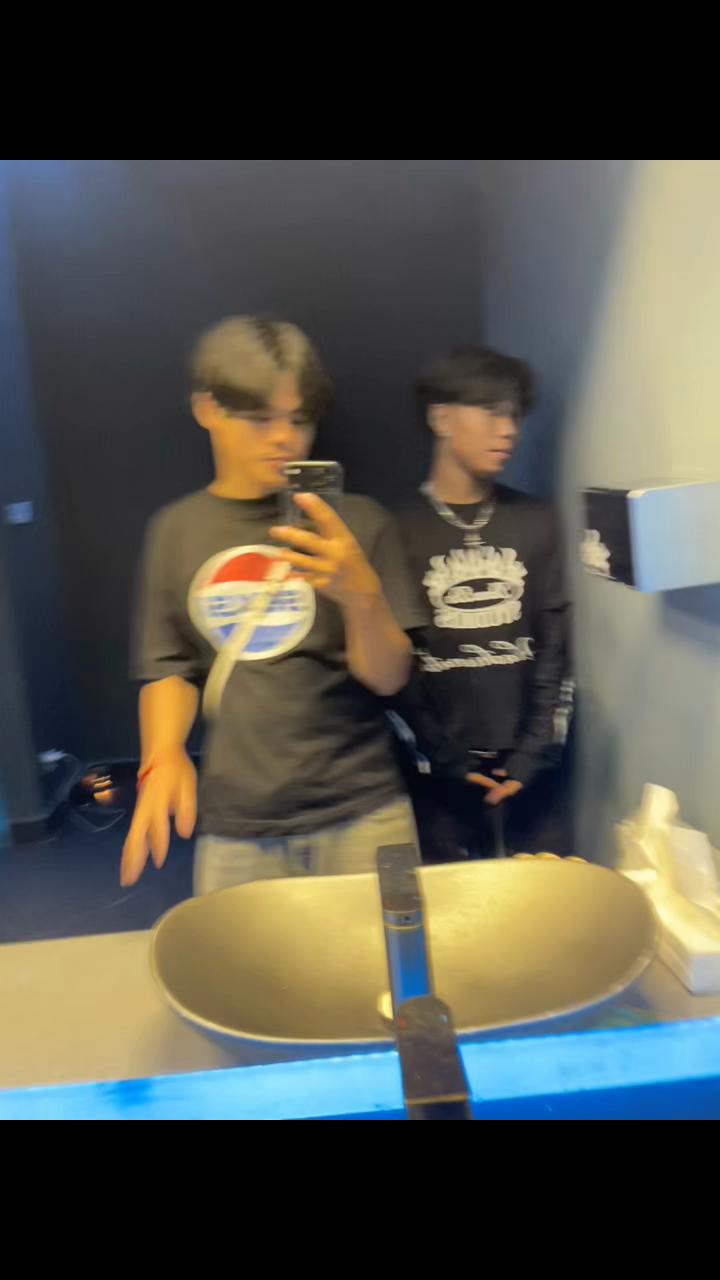 @-៣២៥🪝
