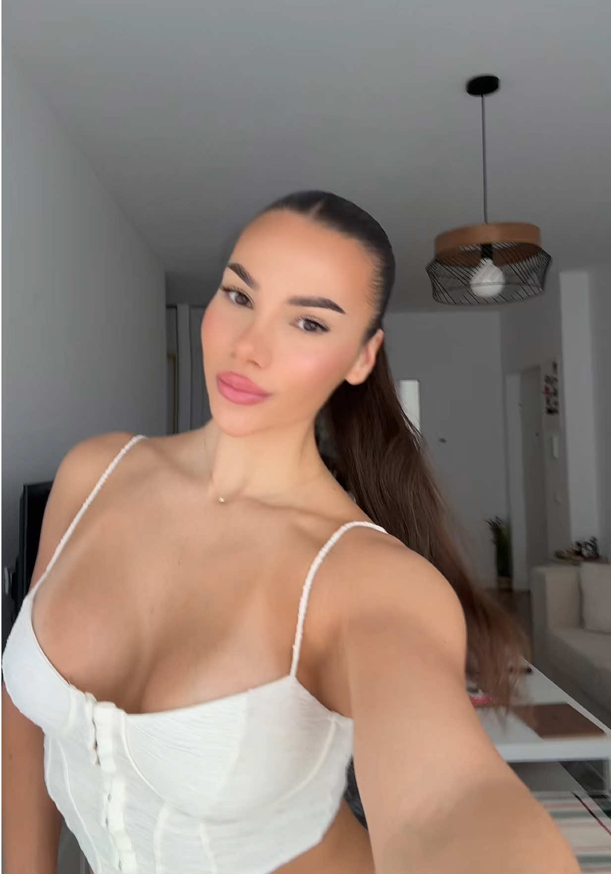 @dianaonisor
