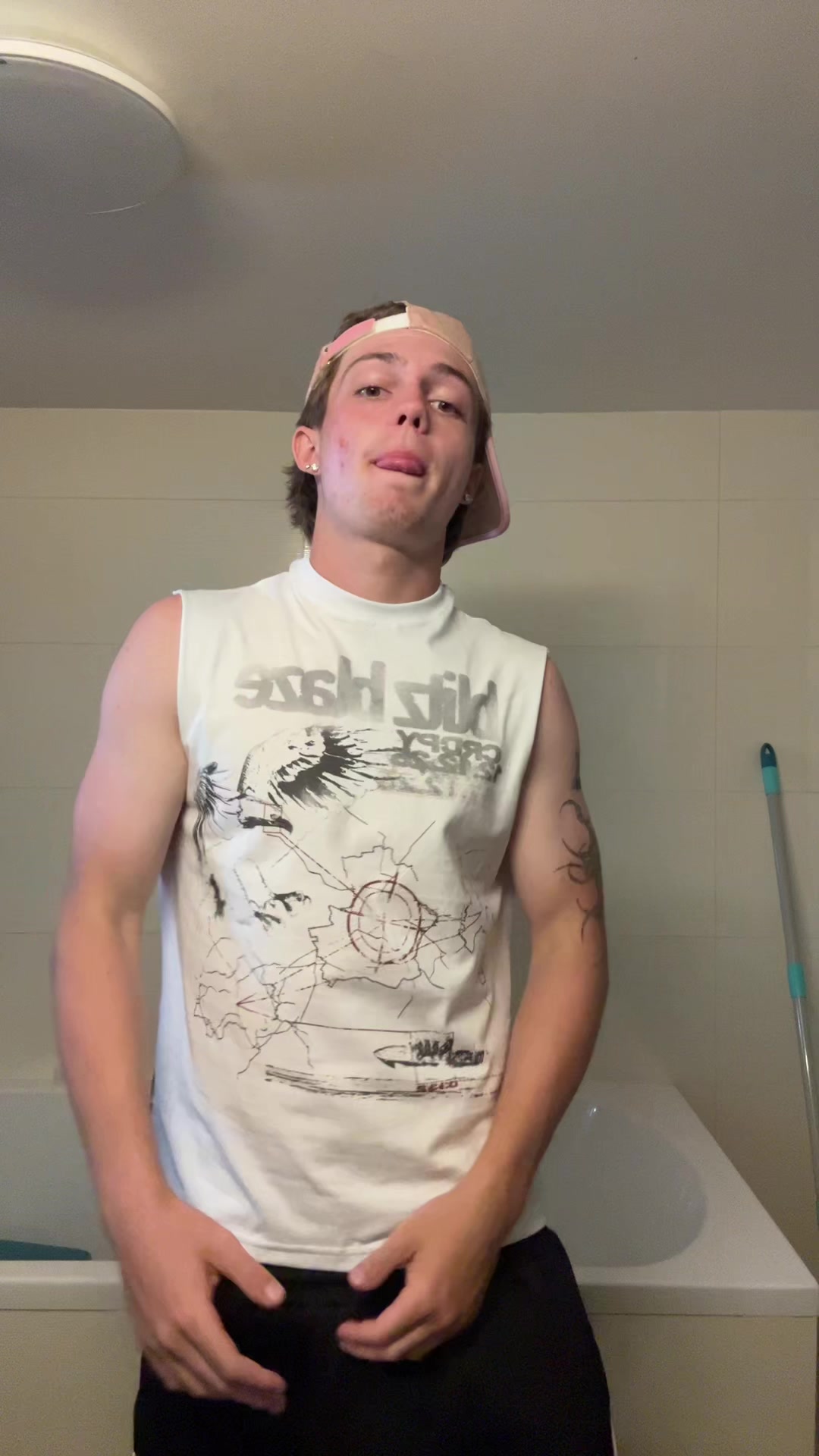 @Sqwimeee