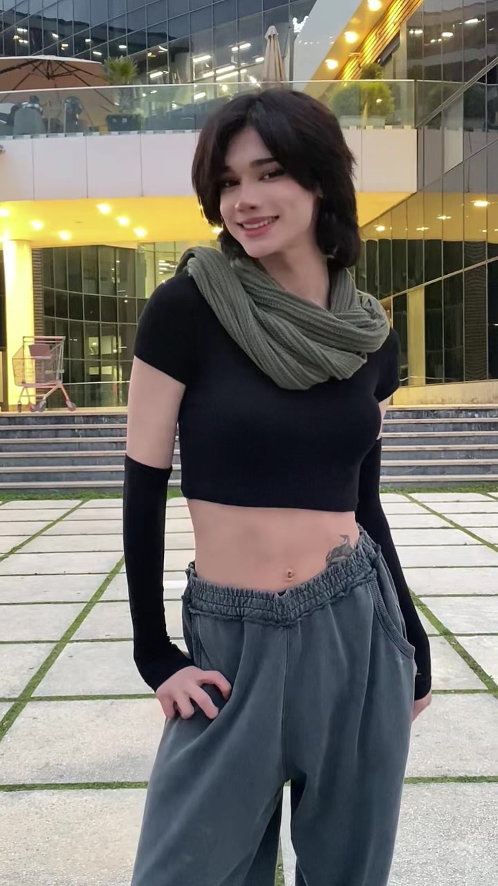 @itshestiahere