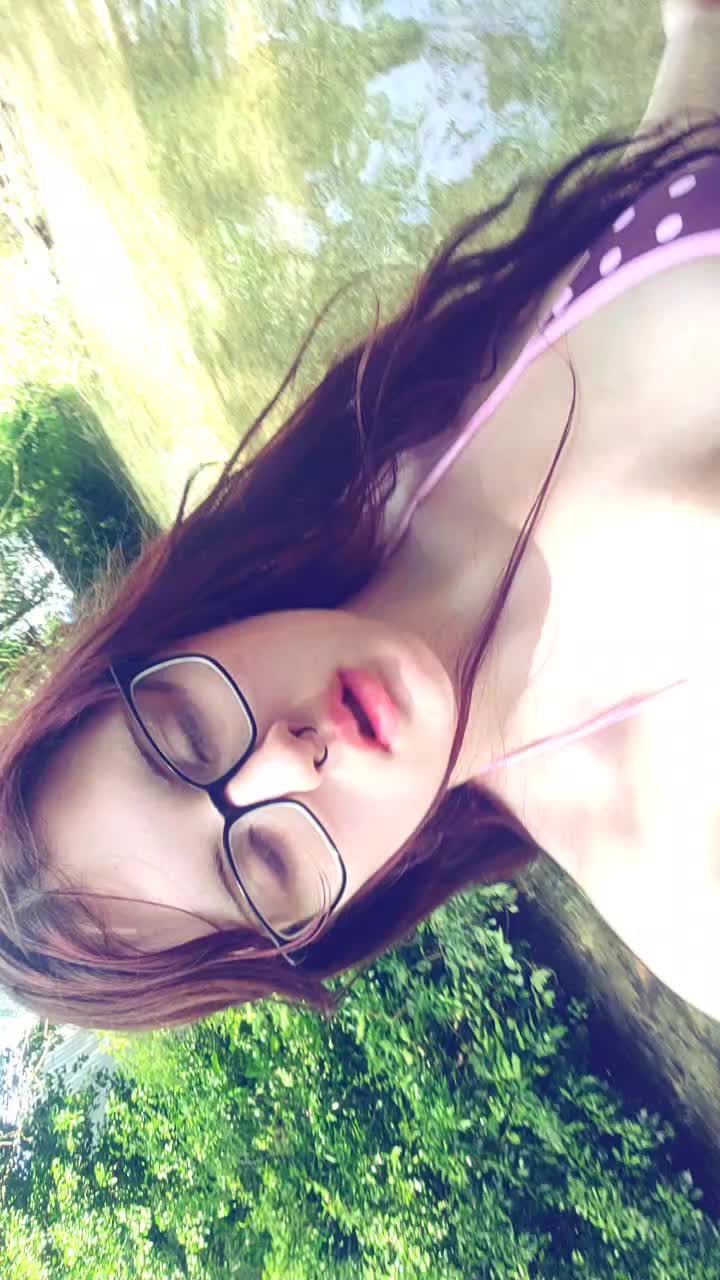 @𝓡𝓮𝓭 𝓿𝓮𝓵𝓿𝓮𝓽｡‧˚ʚ🐇ɞ˚‧｡