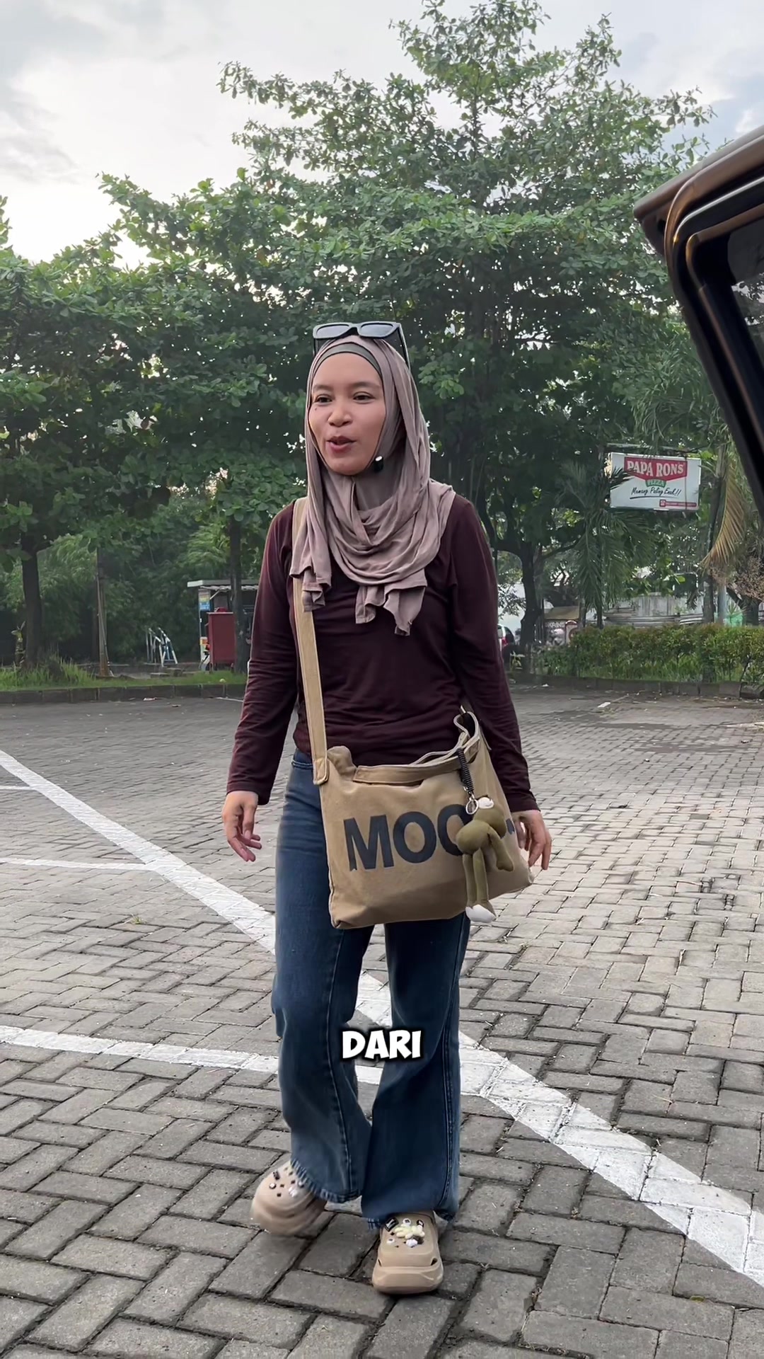 @LELI si paling TAS dan SANDAL
