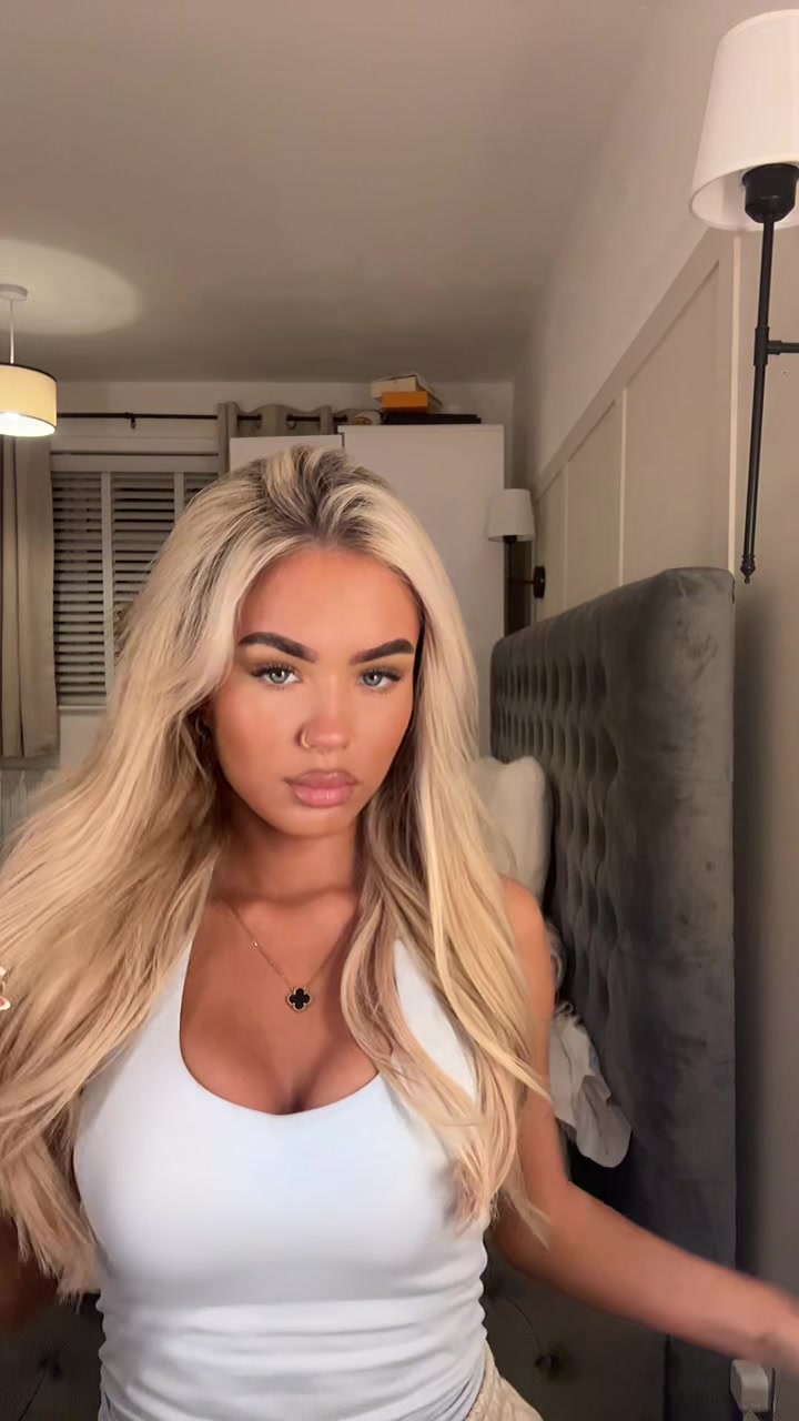 @elliesouthgate1