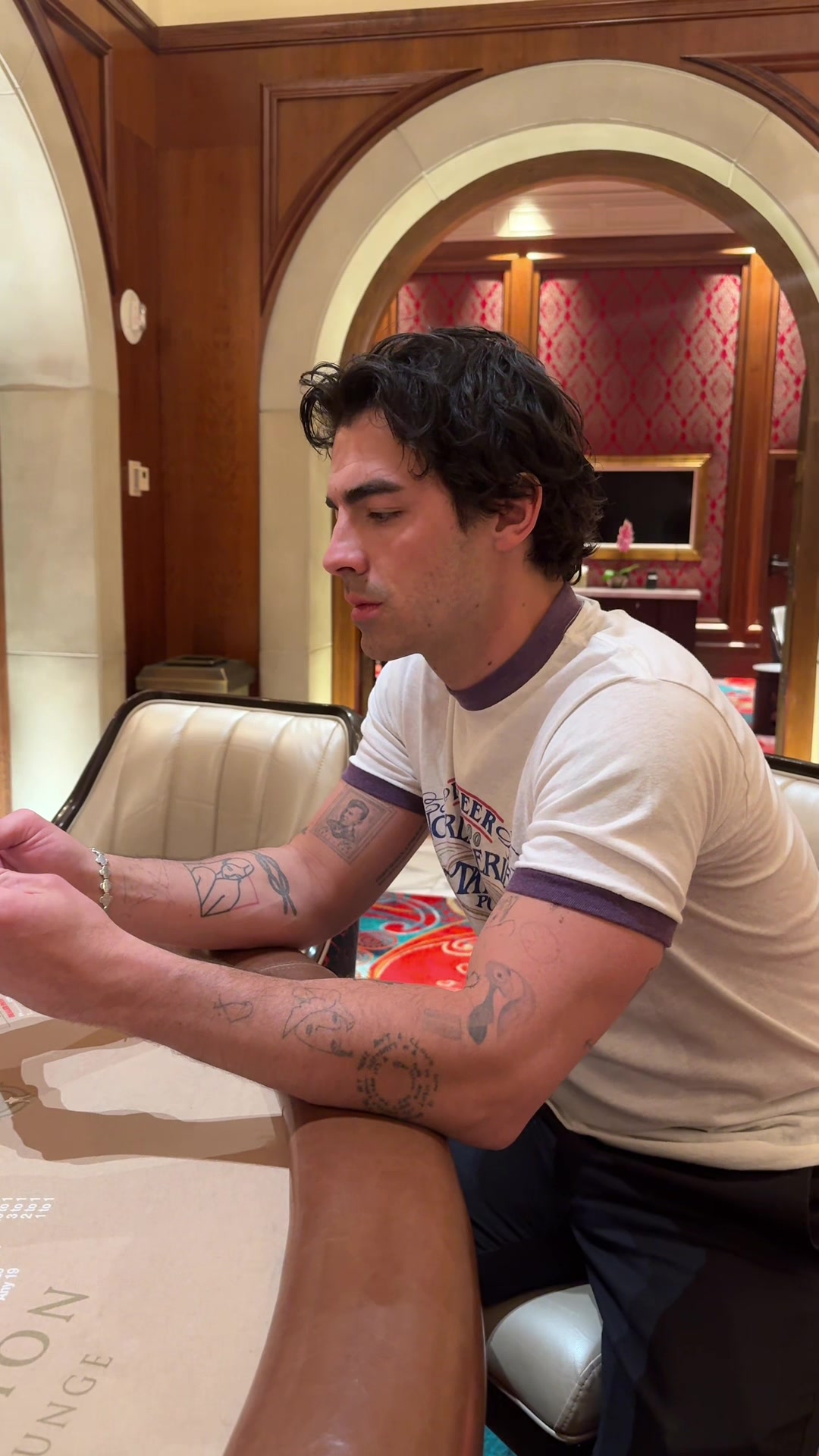 @joejonas