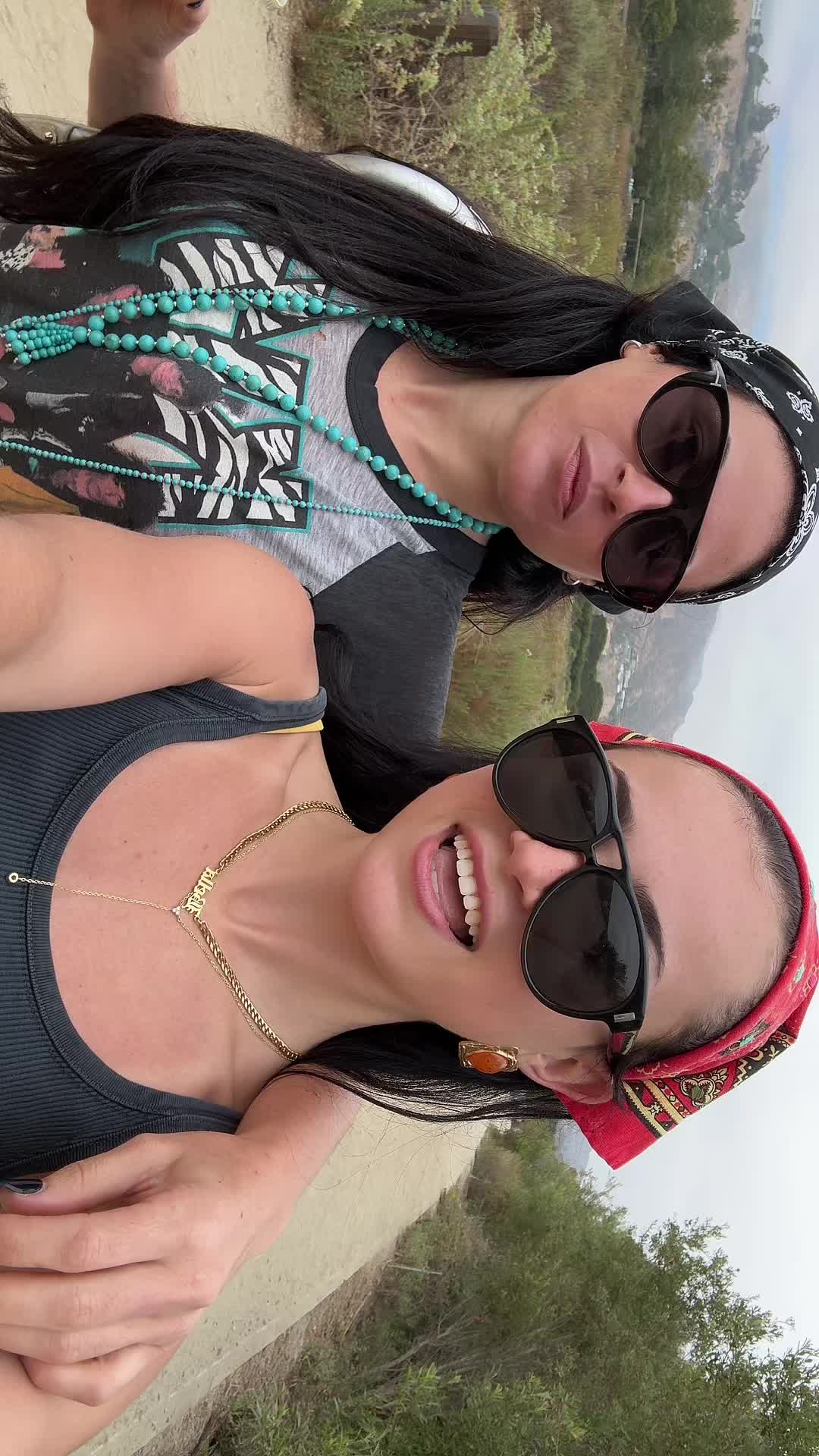 @bella.menser