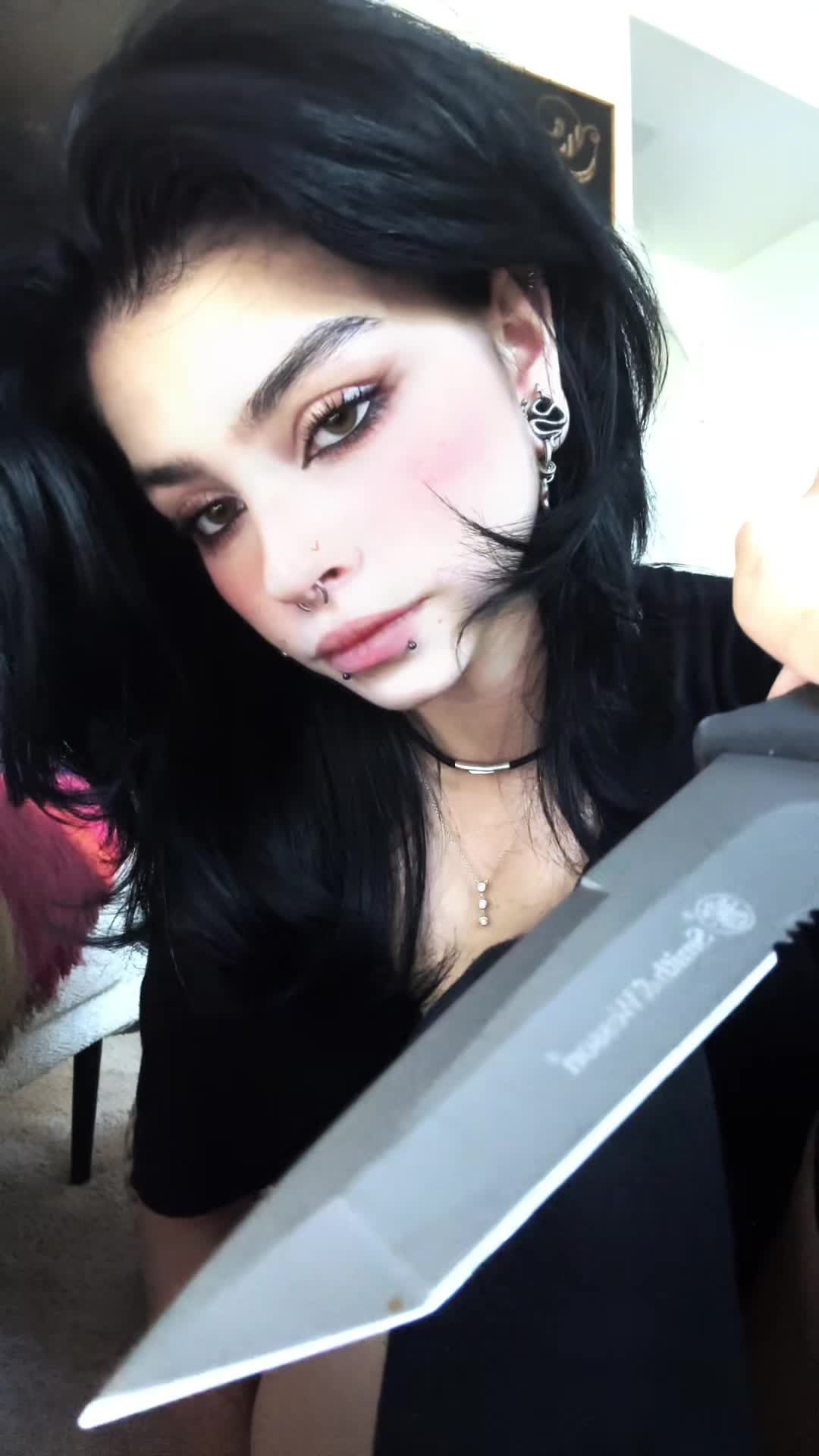 @bella