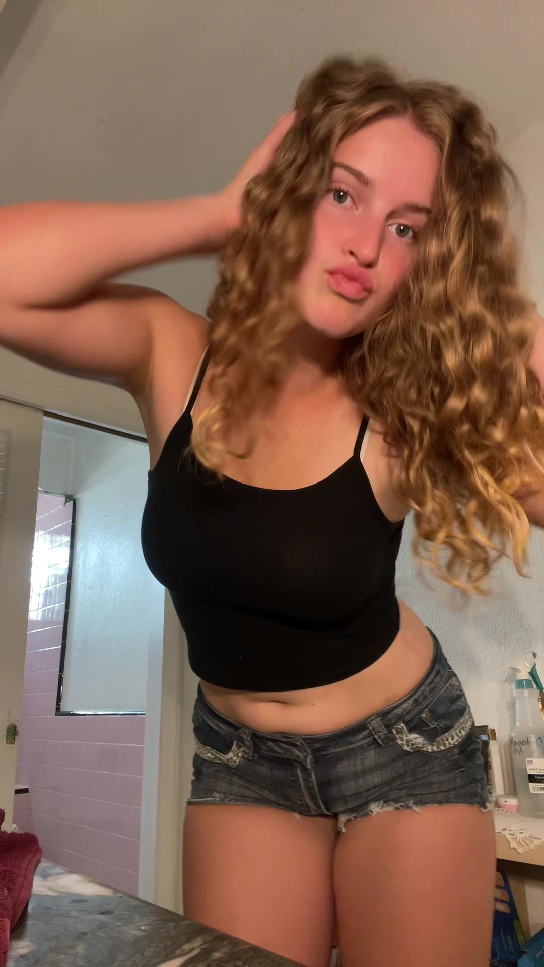 @Watswitthesehomiesdisinmy🧍&zwj;♀️