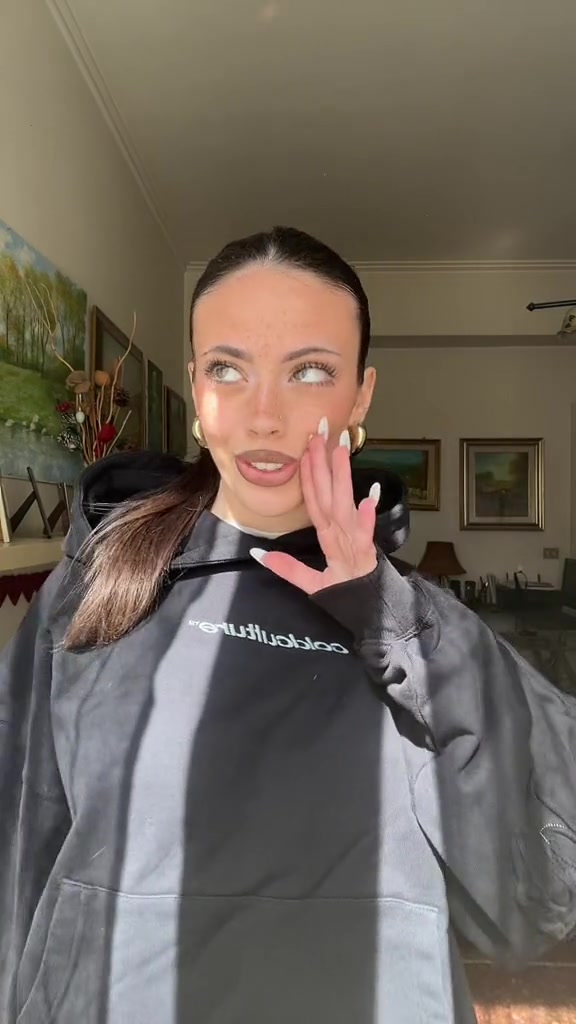 @claudia