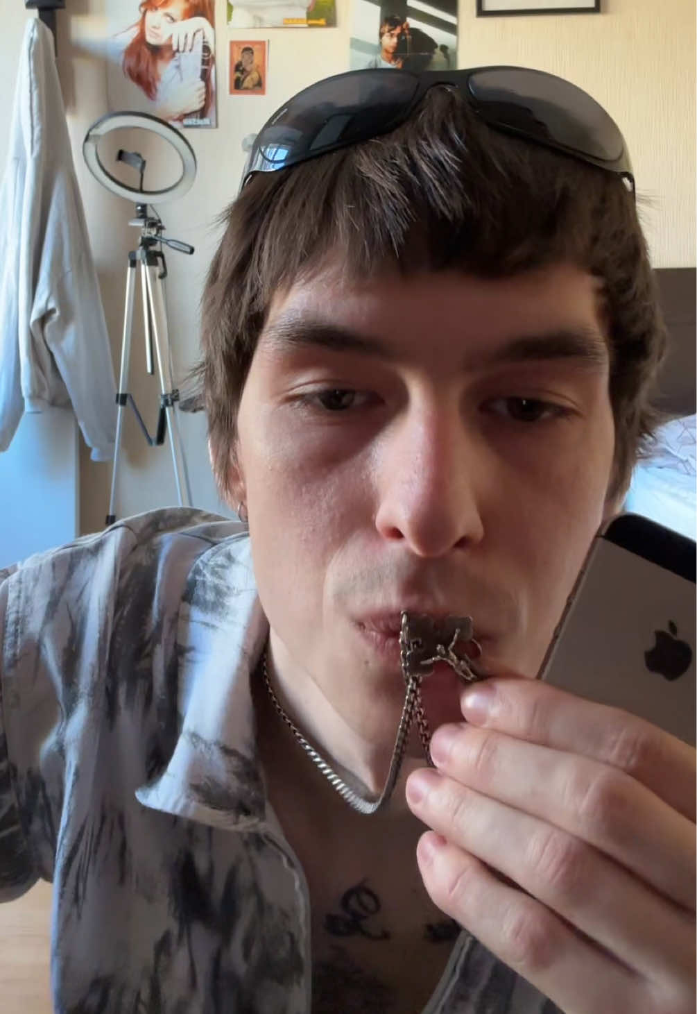 @Максим Зихель Лох
