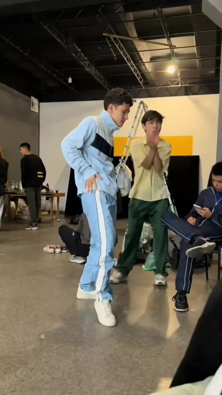 @...