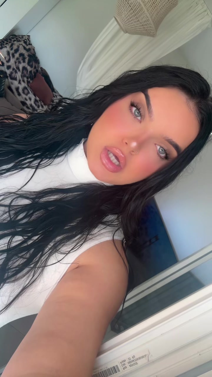 @Maya🇵🇰