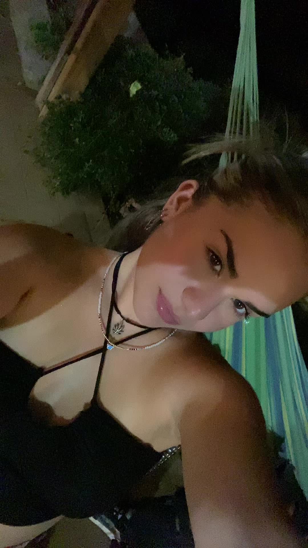 @elena.