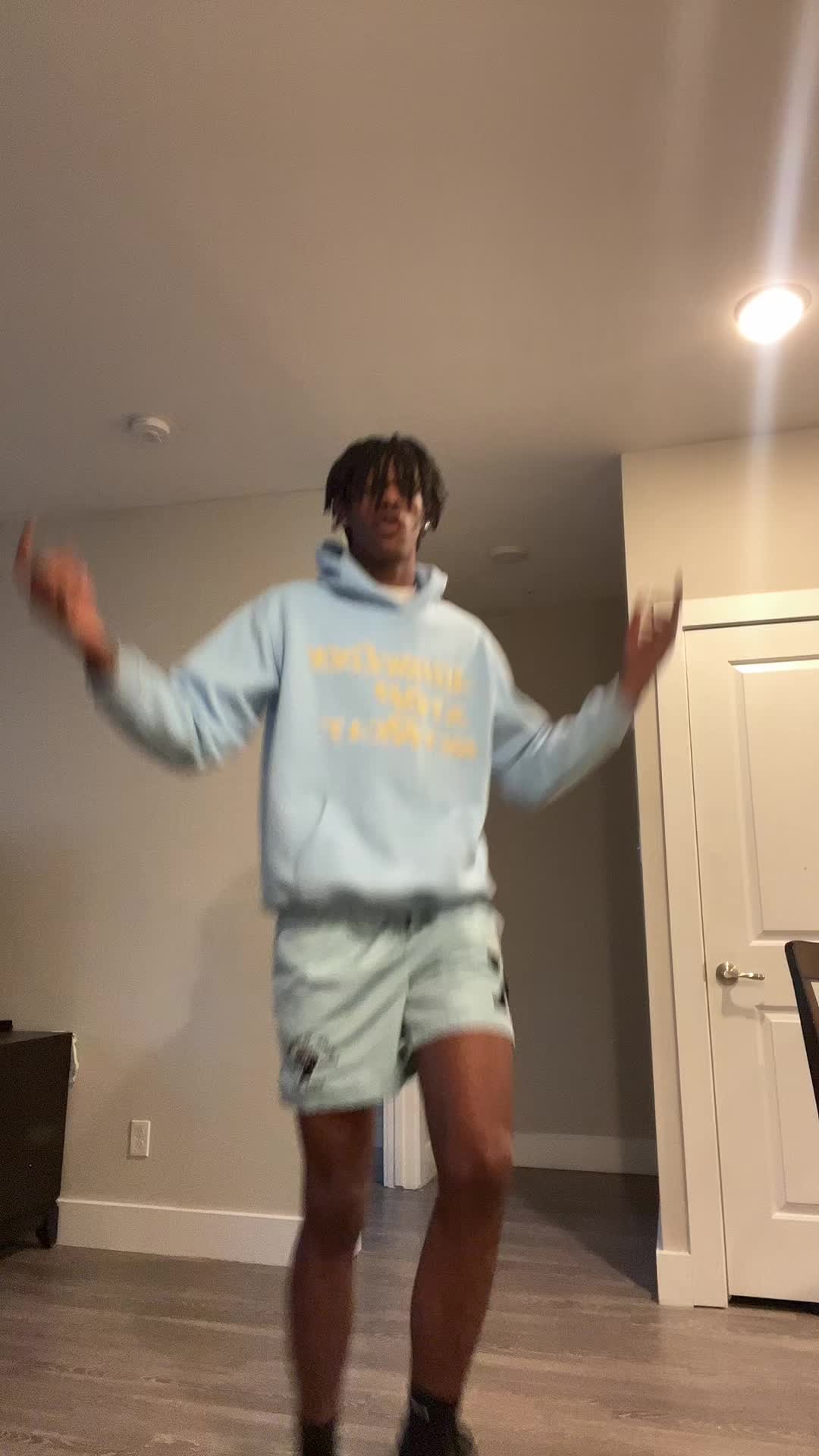 @looktrayagain