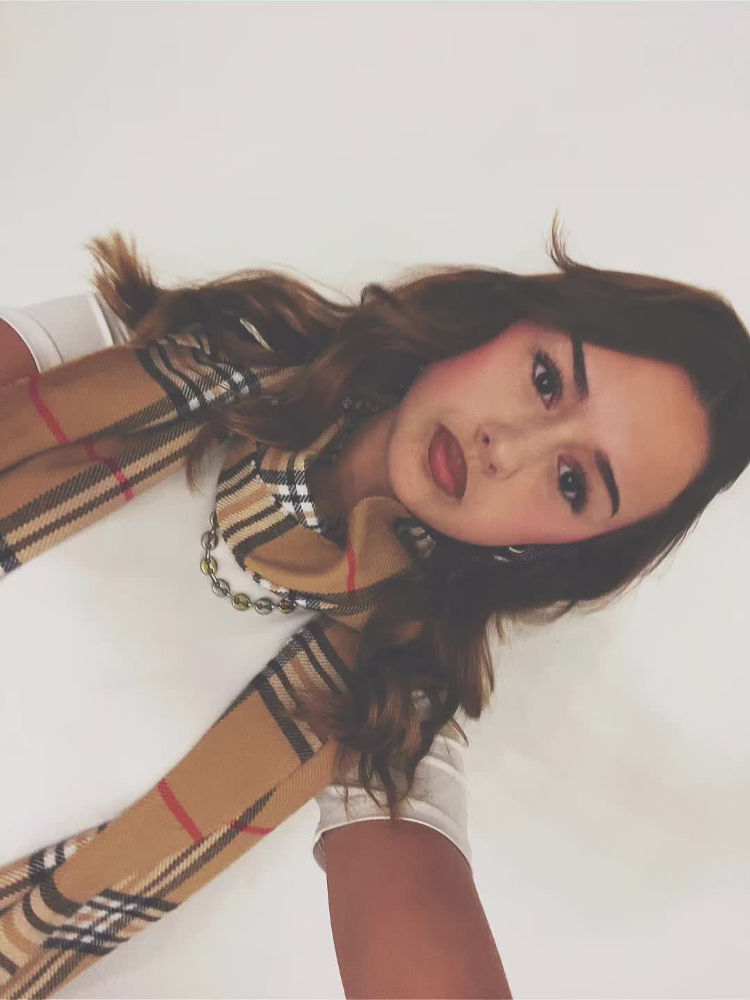@𝐂𝐡𝐥𝐨𝐞́'🥥🐚🌺🪼