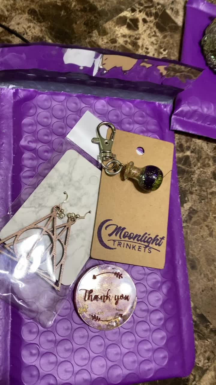 @moonlighttrinkets0