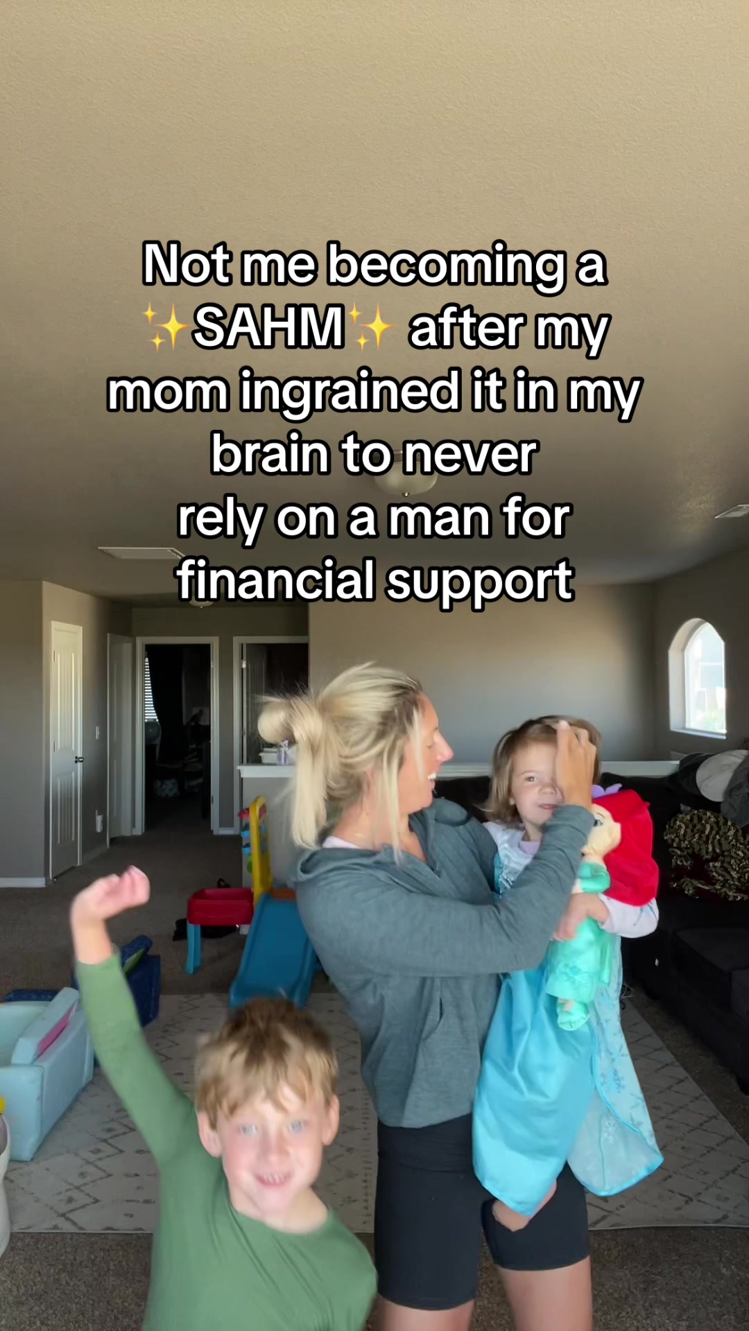 @Sarah | SAHM + Fire Wife🚒