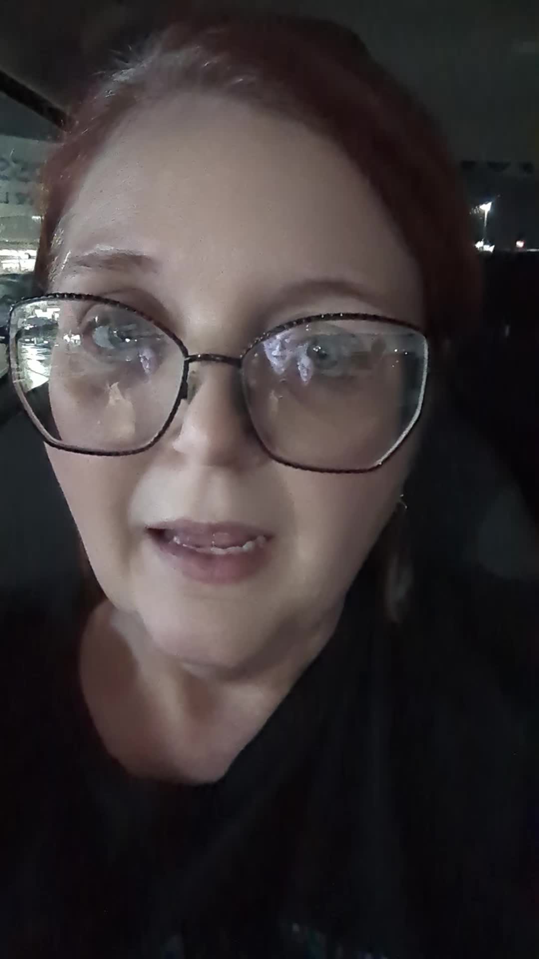 @GeekyNoelleLovesToRead
