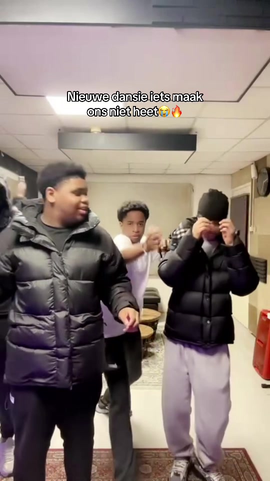 @MÉNIO
