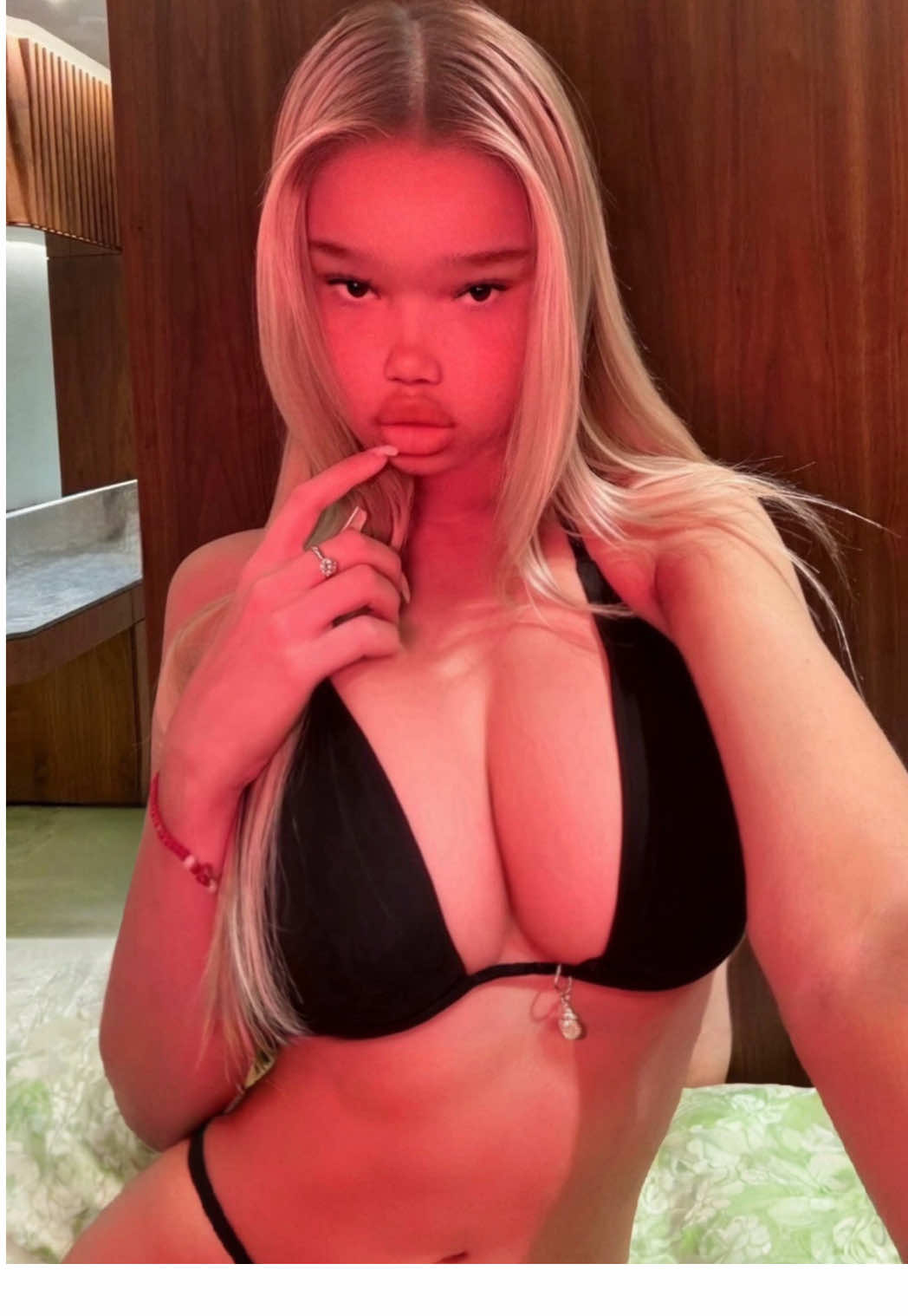 @_mia05_