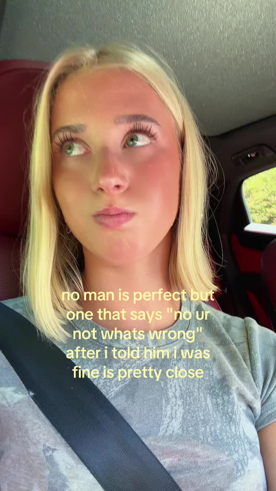 @theelliebarker