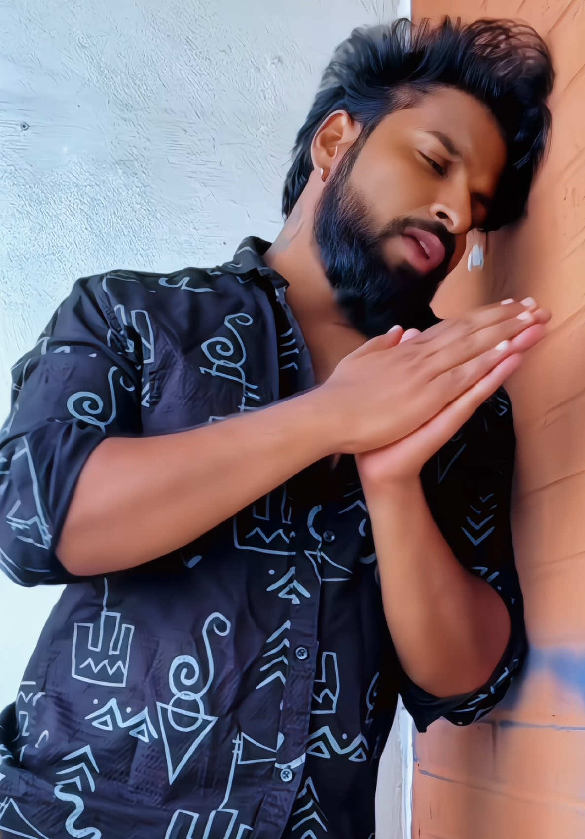 @Dhilak