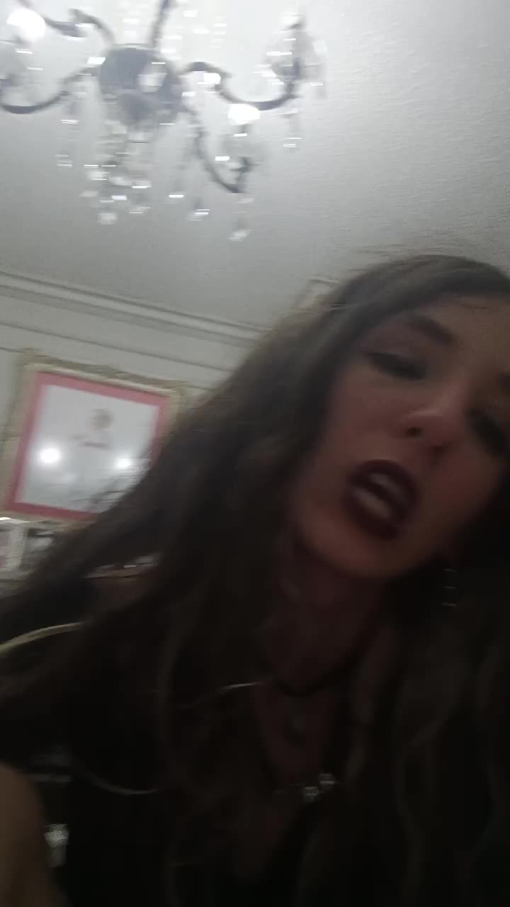 @la chica de la mirada matadora