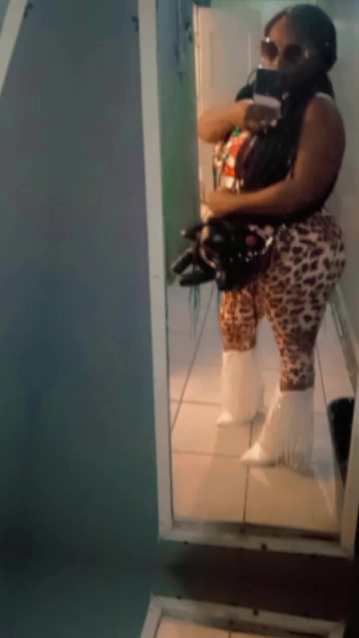 @itsjustshallee