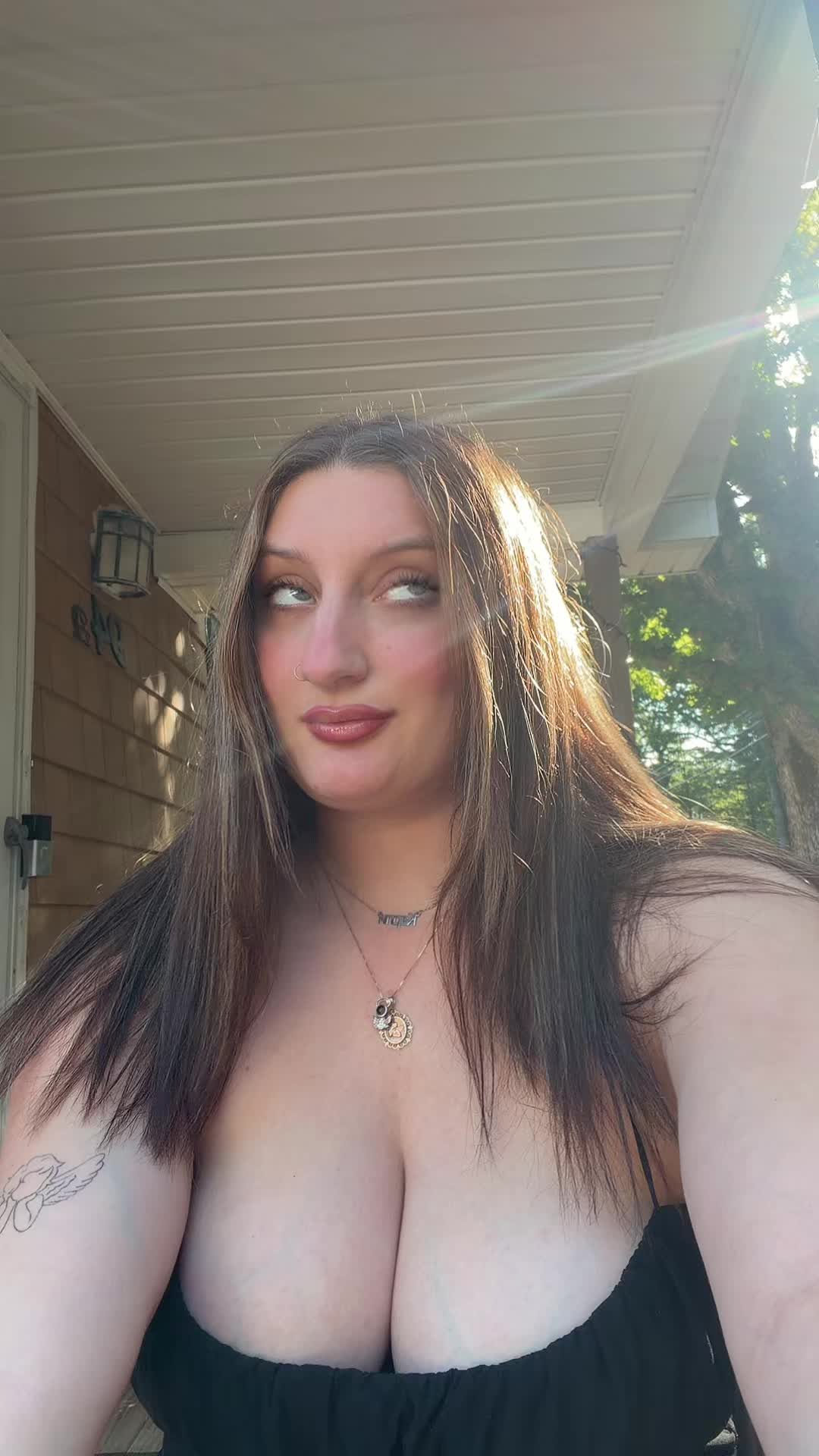 @karlieinbloom
