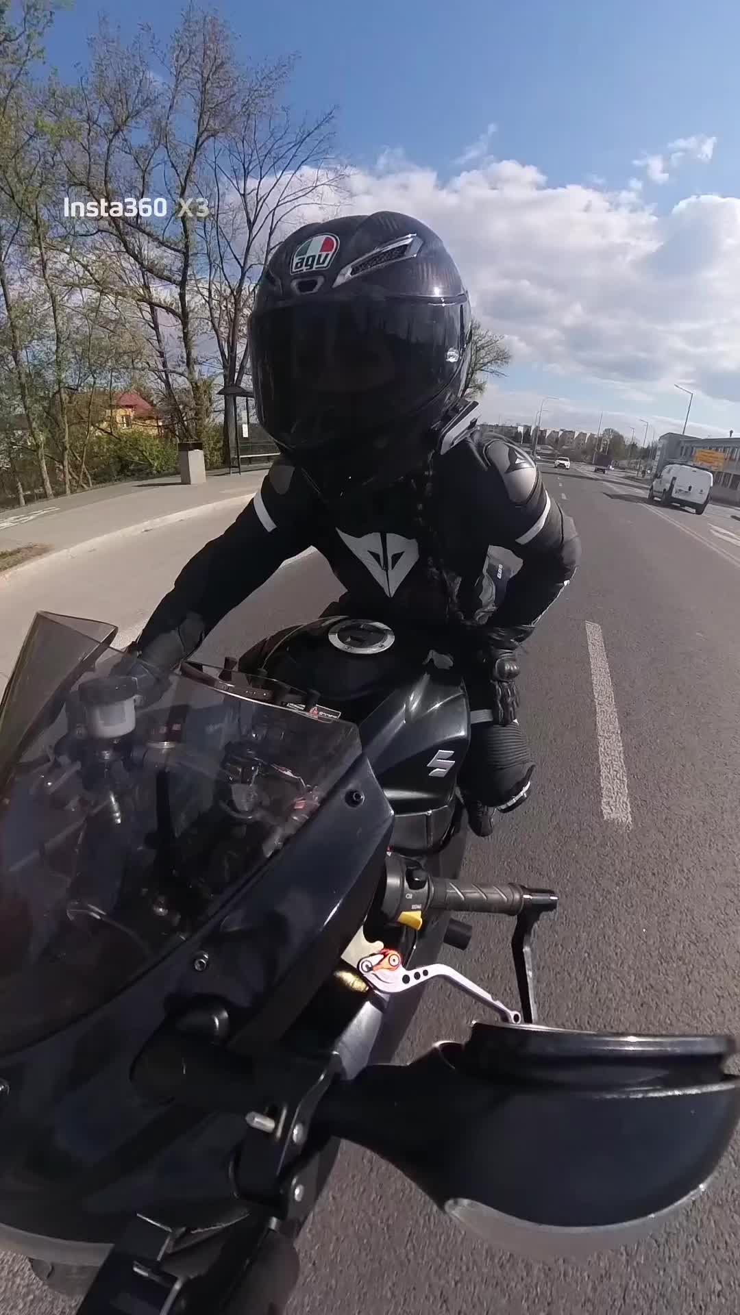 @_Leila_