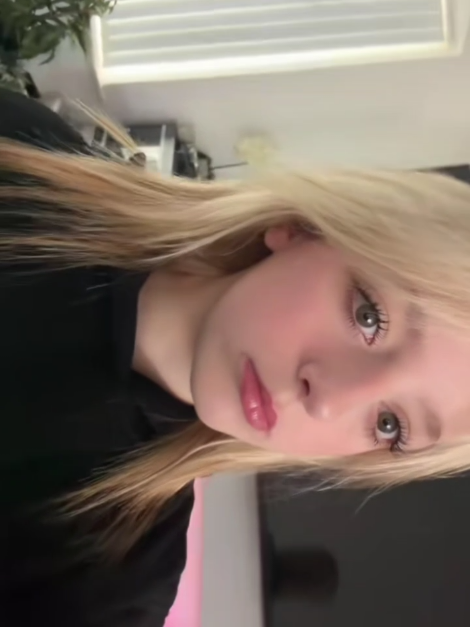 @hotbabeshouts