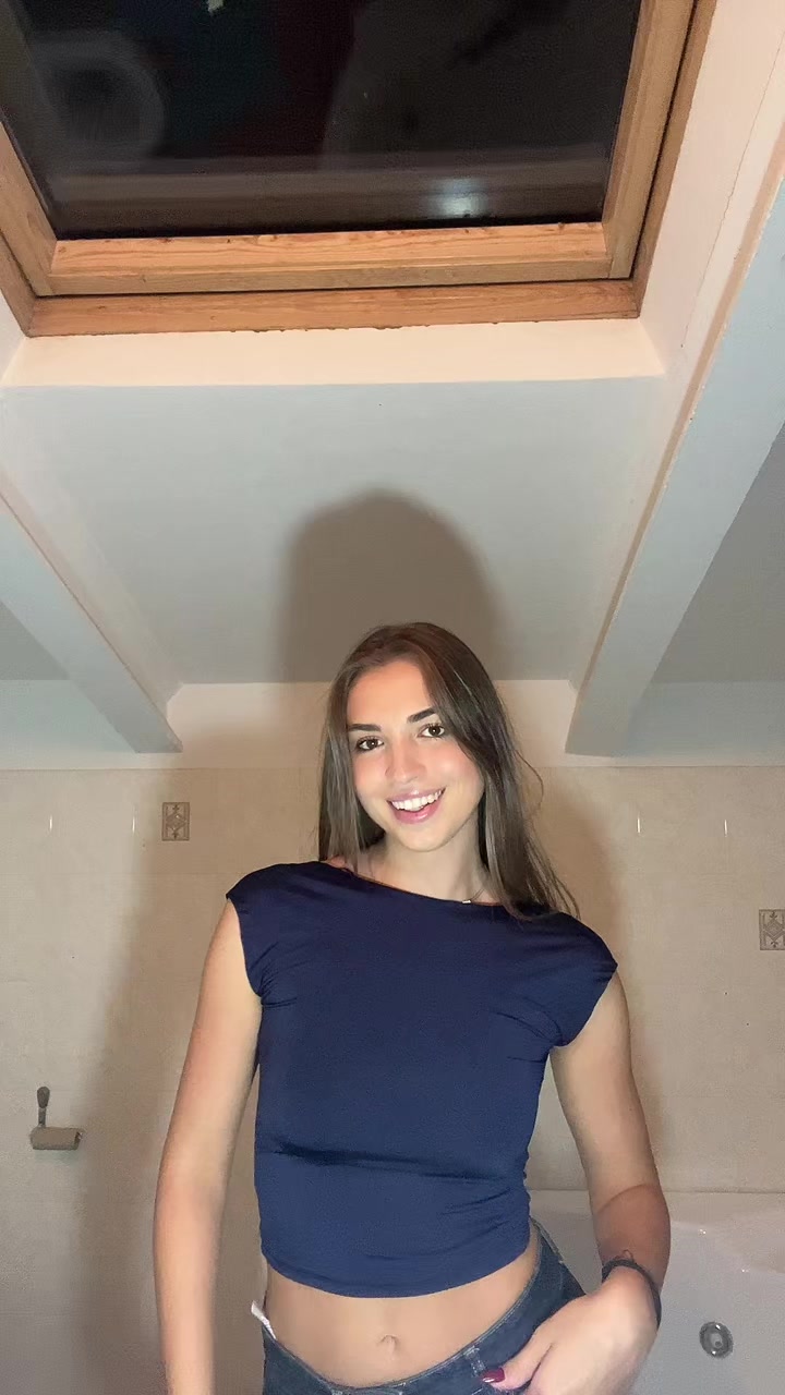 @👩🏻&zwj;🦱