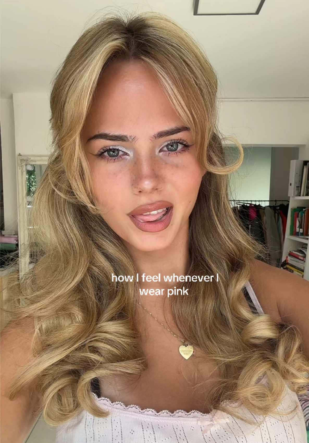 @saracrumbleleg