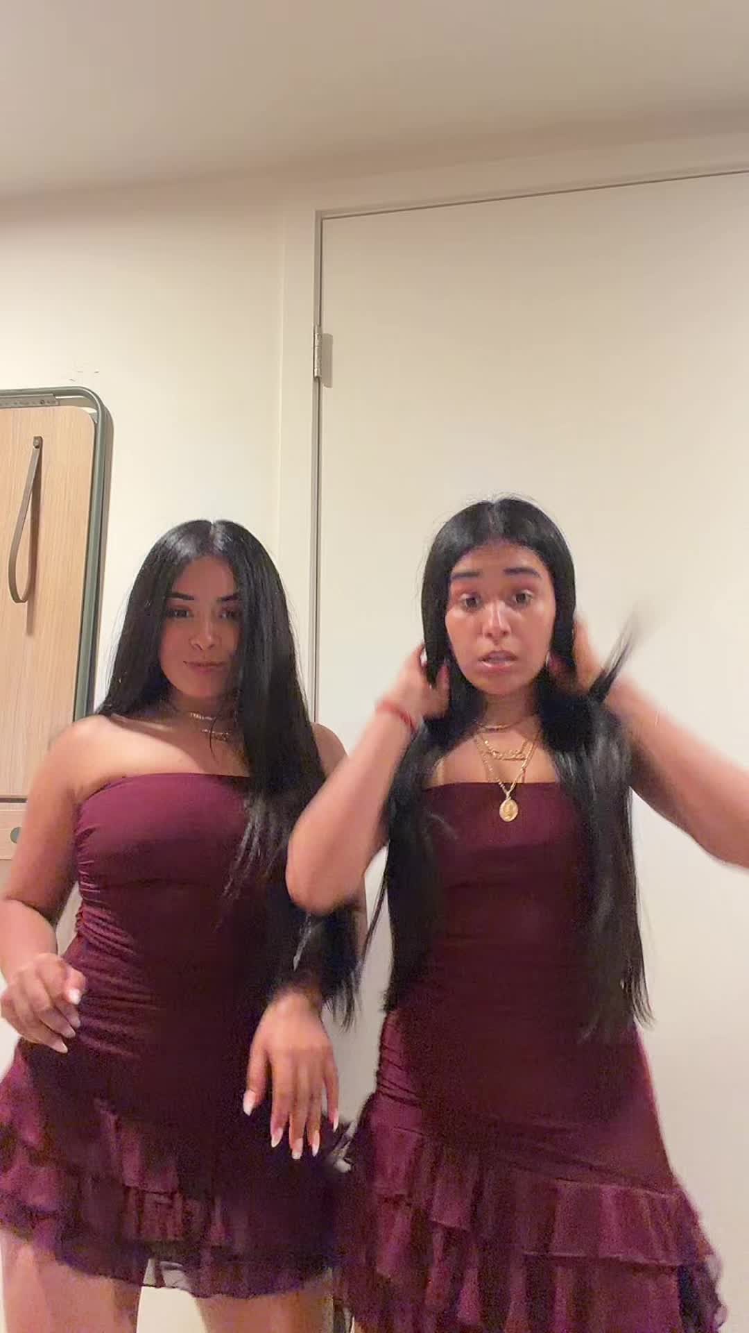 @Las gemelas Reyes