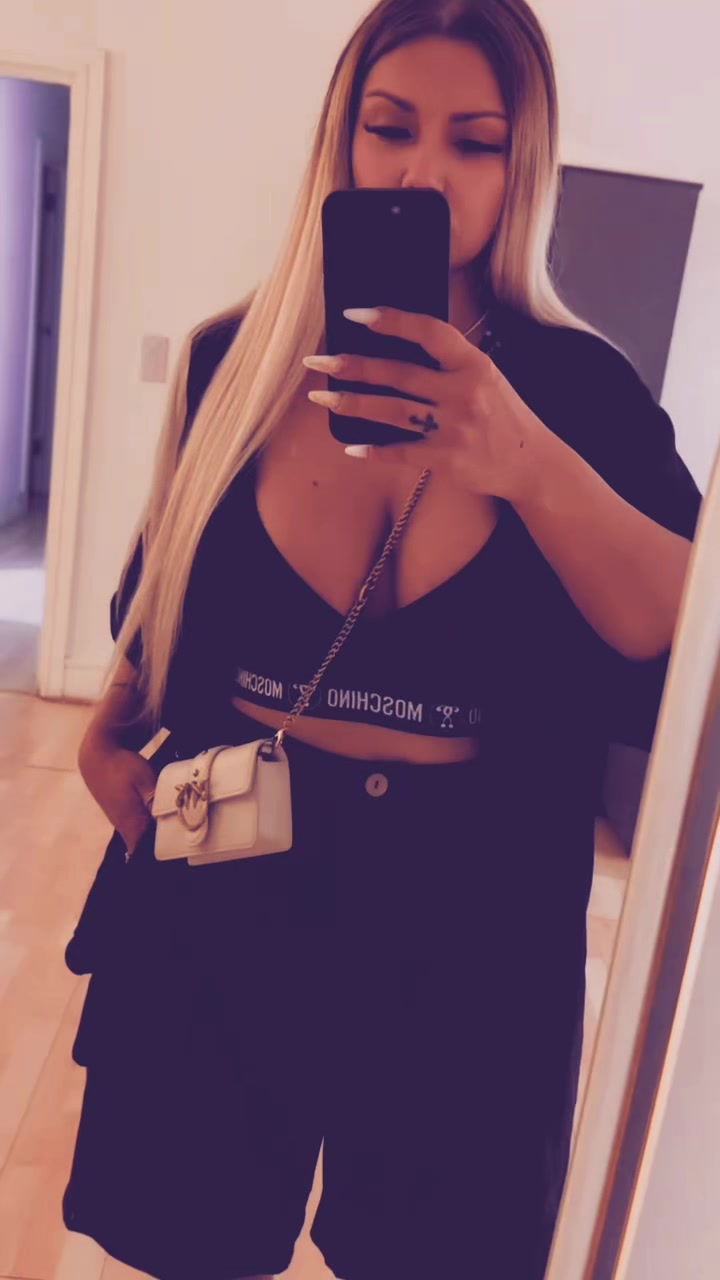 @Adela 🧸🖤