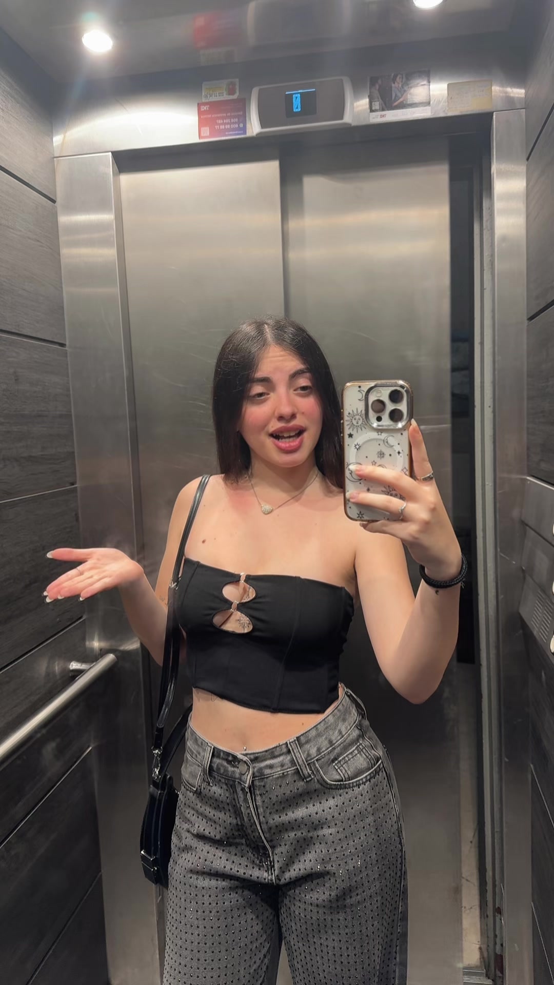 @danielaarosteguii