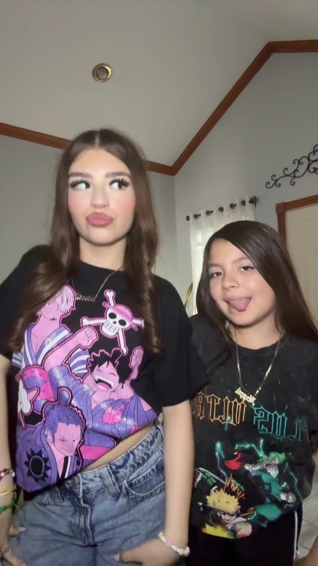 @Deliciaasisters