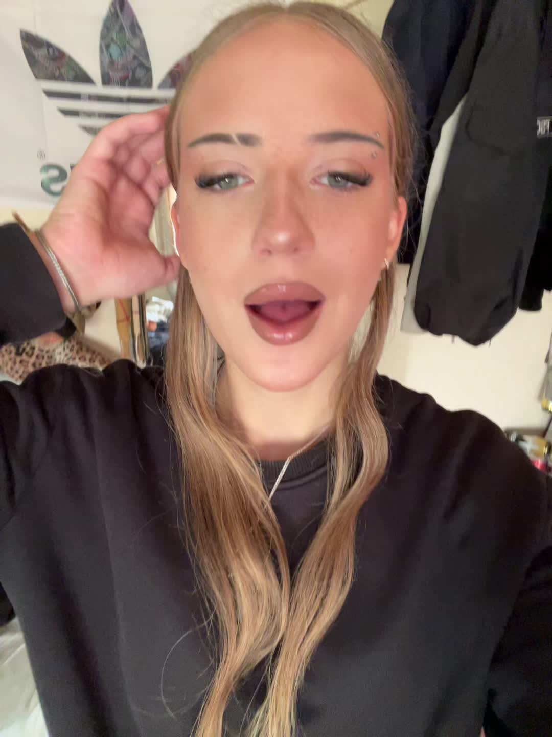 @Адидаска
