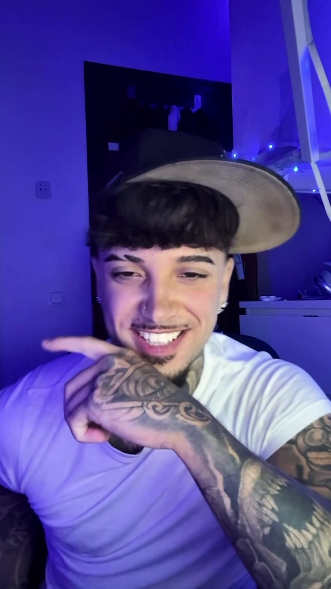 @Adriizz