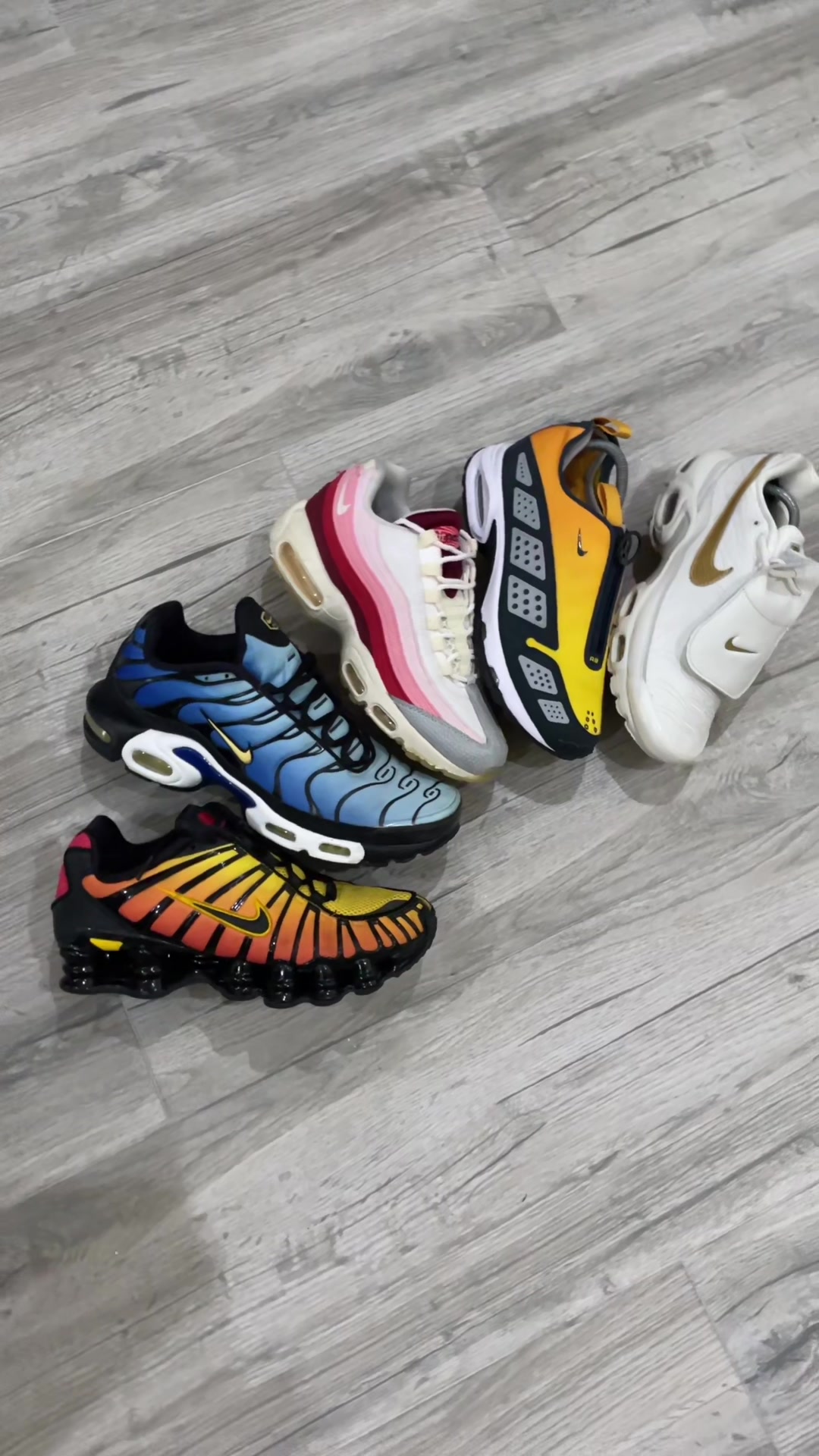 @atom👟