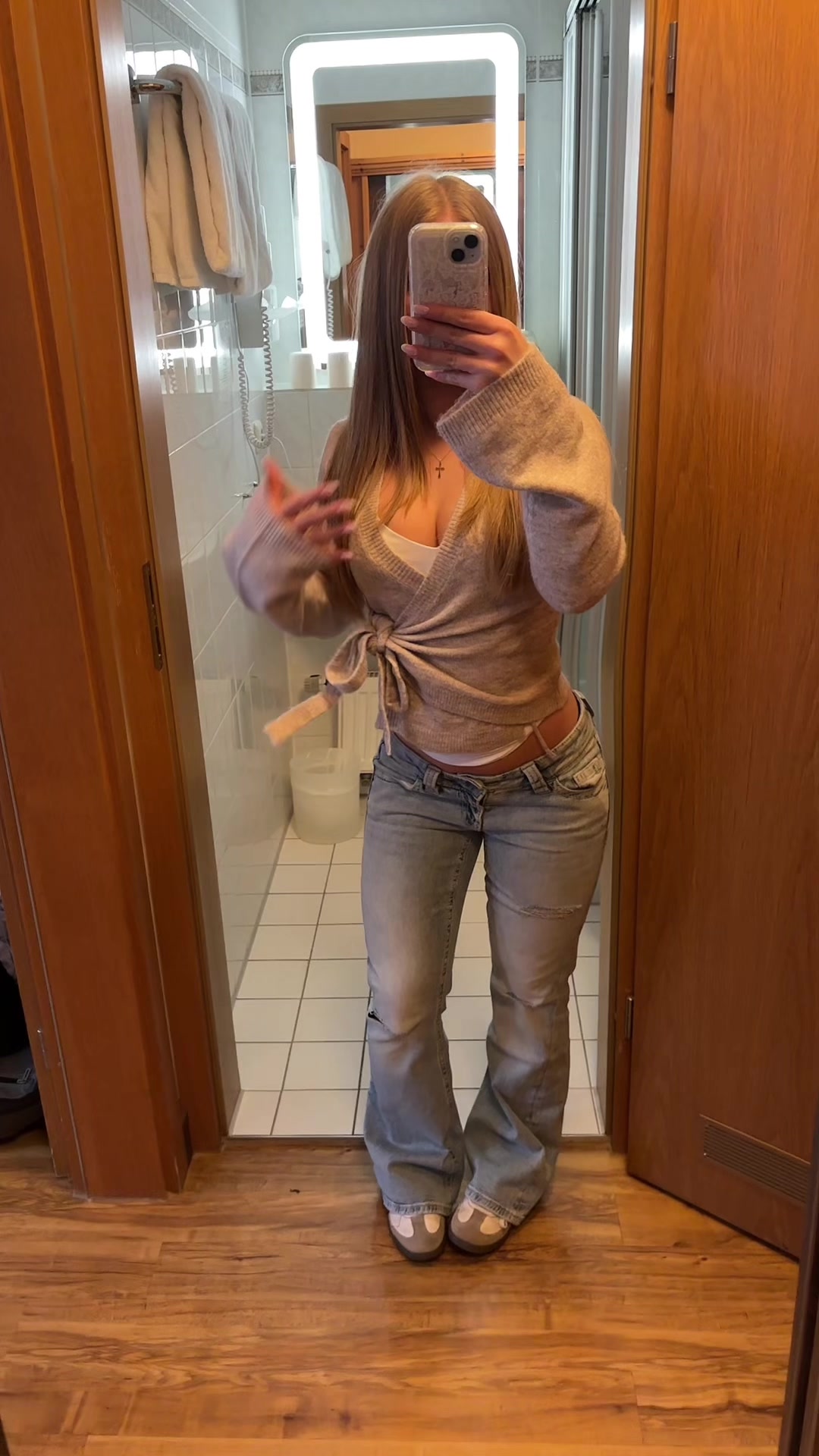@hannahnik_10 &dagger;