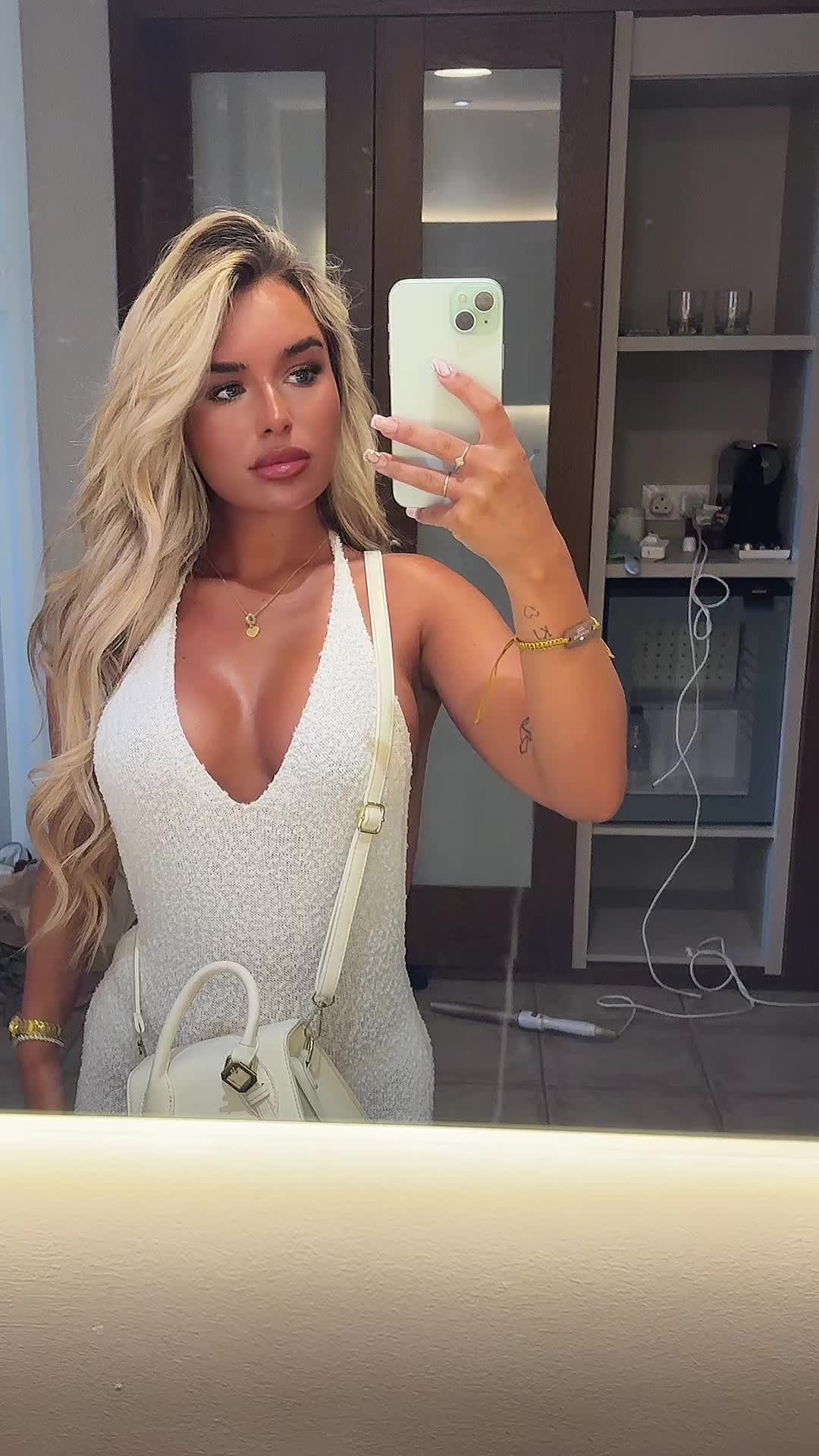 @Ellalawrence02