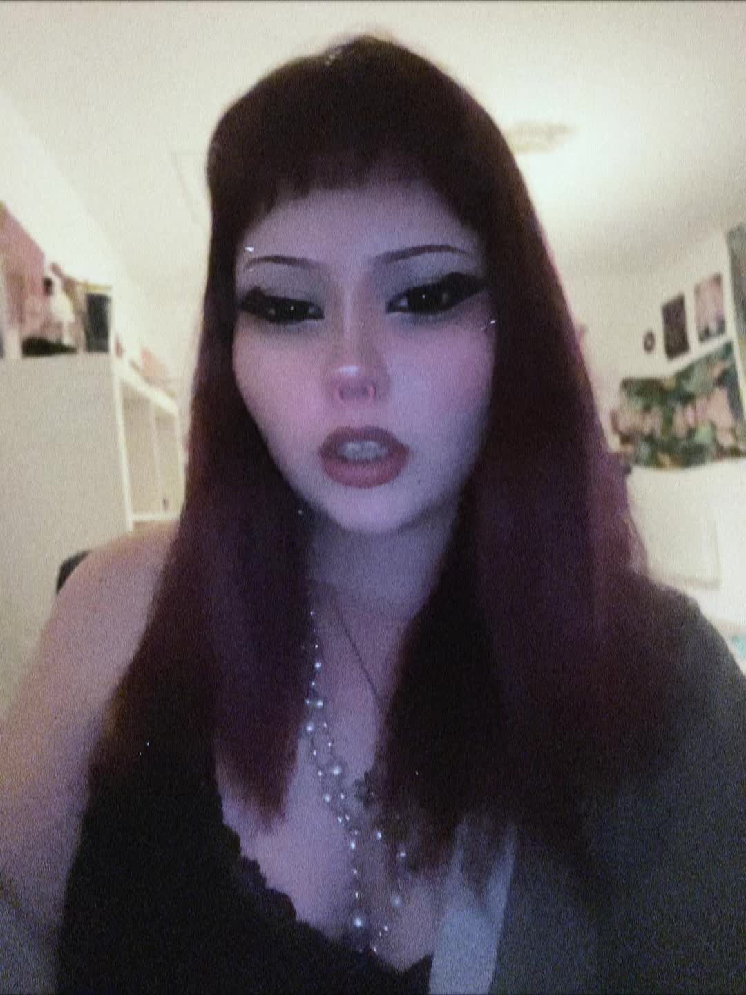 @🐝